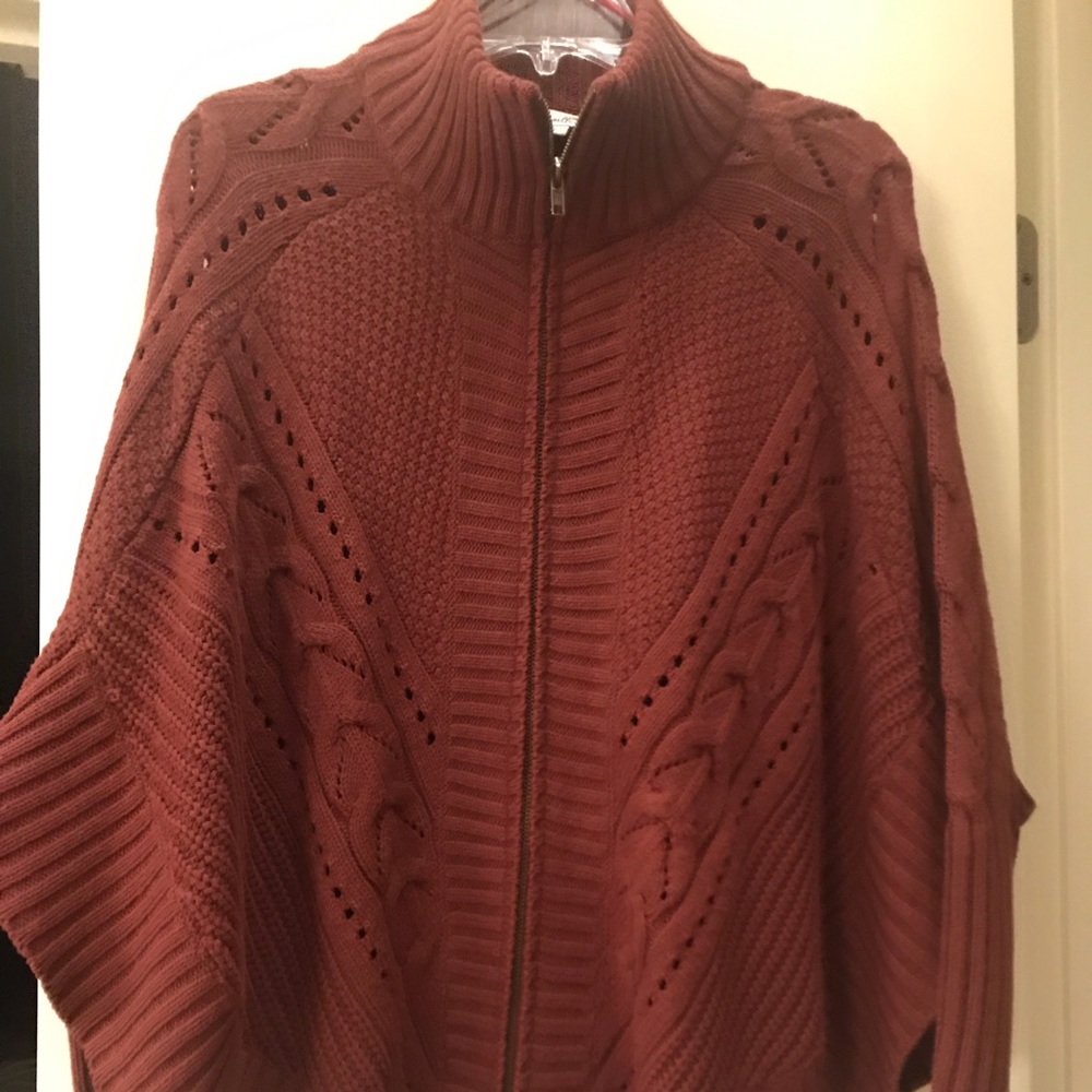 EUC zip up poncho with dolman sleeves